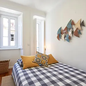 elegant-apartment-santana.hotels-lisbon-portugal.com/
