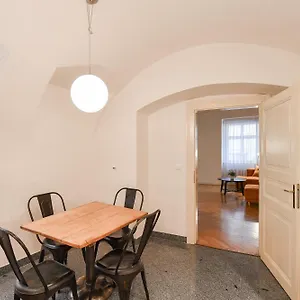 u-kapra-apartments.praguehotelsweb.com/