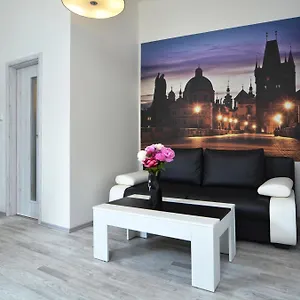 navratilova-apartments.praguehotelsweb.com/